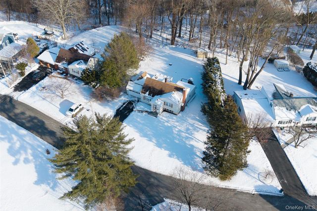 41 Foxhill Road, Valhalla, NY 10595