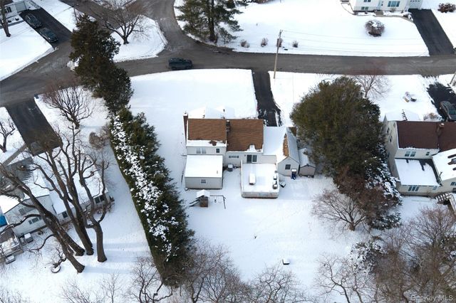 41 Foxhill Road, Valhalla, NY 10595