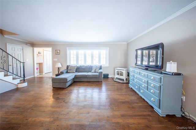 41 Foxhill Road, Valhalla, NY 10595