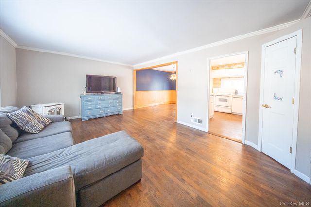 41 Foxhill Road, Valhalla, NY 10595