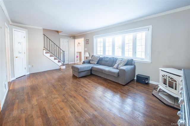 41 Foxhill Road, Valhalla, NY 10595