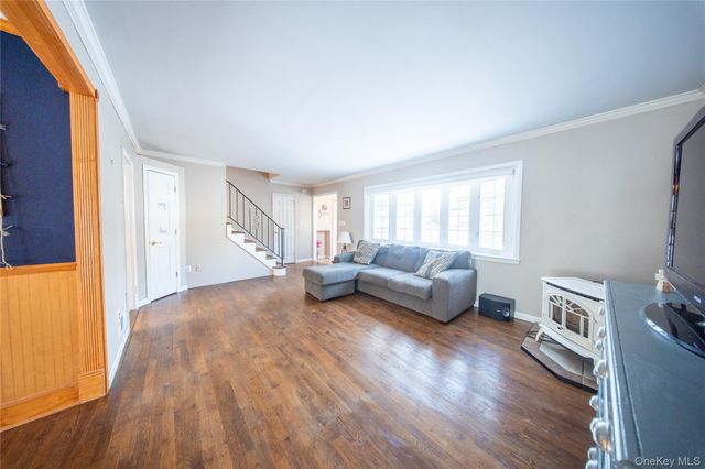 41 Foxhill Road, Valhalla, NY 10595