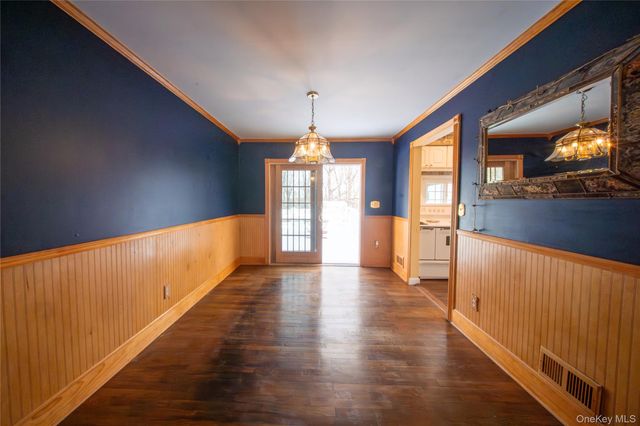 41 Foxhill Road, Valhalla, NY 10595