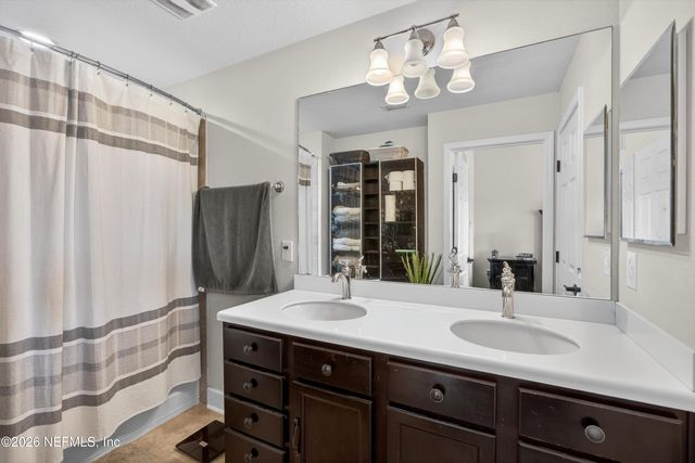 6840 ROUNDLEAF Drive, Jacksonville, FL 32258