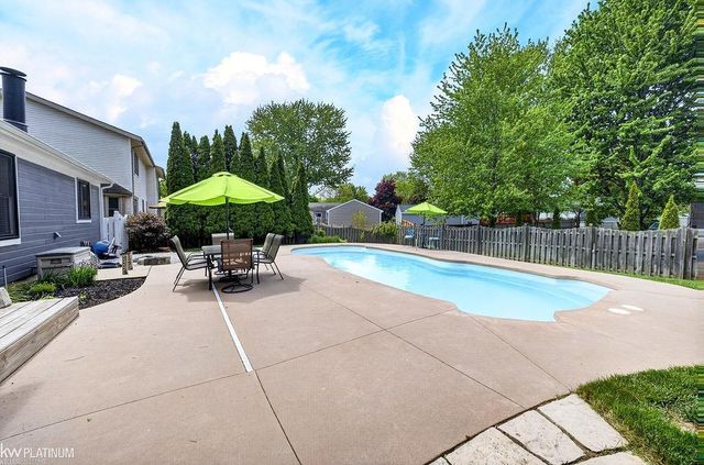 54329 Avondale Drive, New Baltimore, MI 48047
