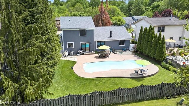54329 Avondale Drive, New Baltimore, MI 48047