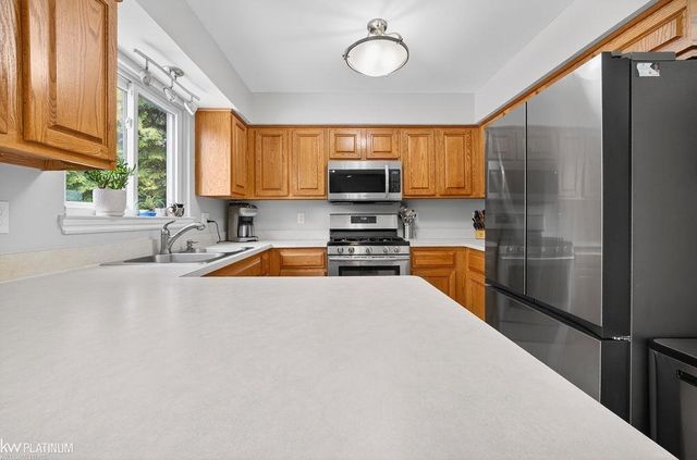 54329 Avondale Drive, New Baltimore, MI 48047