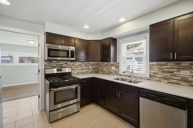 1522 N Hillside Avenue, Berkeley, IL 60163