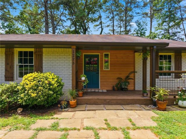 1225 Dewberry Lane, Canton, GA 30114