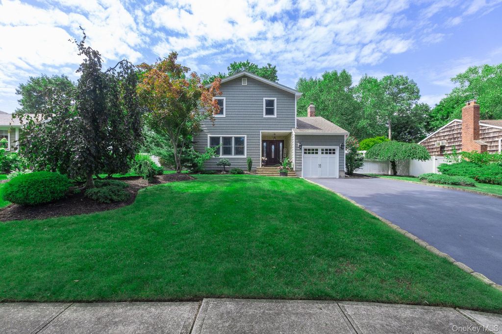 22 Sycamore Lane, Commack, NY 11725 — photo 3