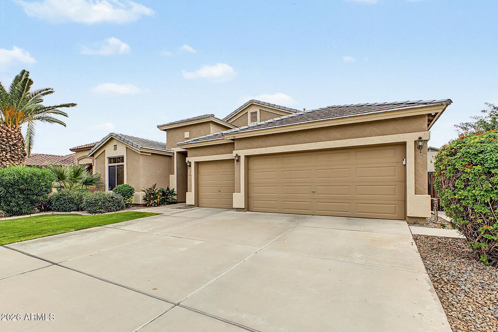 281 W BROOKS Street, Gilbert, AZ 85233 — photo 3