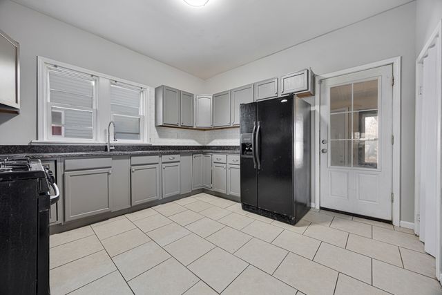 464 Prospect Street, Elgin, IL 60120