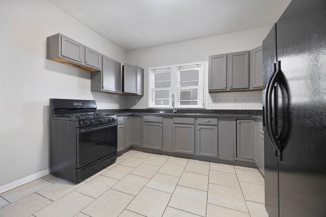 464 Prospect Street, Elgin, IL 60120