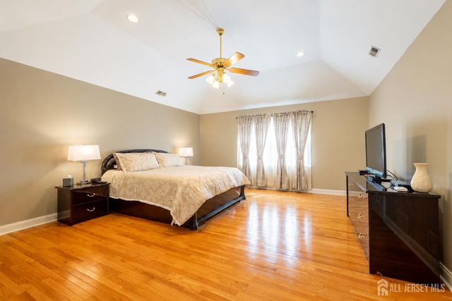 40 Newland Court, Bridgewater, NJ 08807
