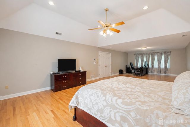 40 Newland Court, Bridgewater, NJ 08807