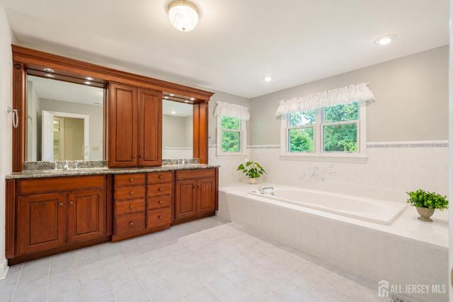 40 Newland Court, Bridgewater, NJ 08807