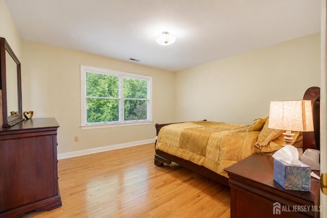 40 Newland Court, Bridgewater, NJ 08807