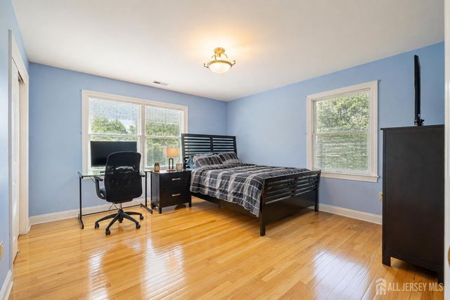40 Newland Court, Bridgewater, NJ 08807