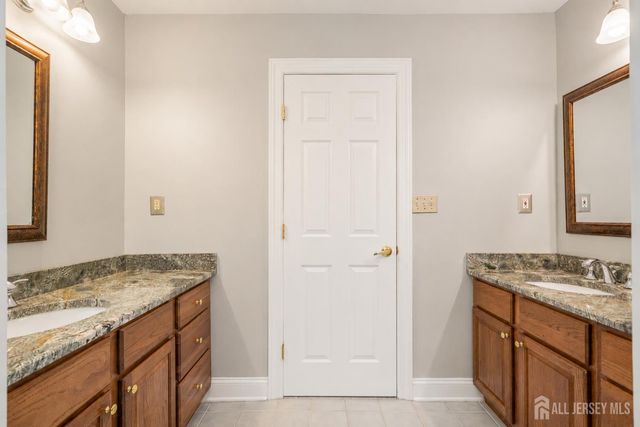 40 Newland Court, Bridgewater, NJ 08807