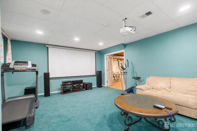 40 Newland Court, Bridgewater, NJ 08807