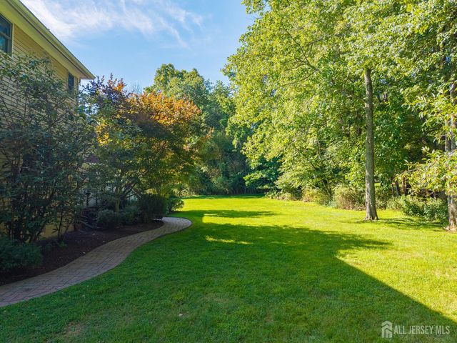 40 Newland Court, Bridgewater, NJ 08807