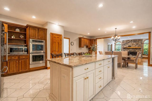 40 Newland Court, Bridgewater, NJ 08807