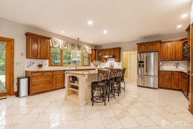 40 Newland Court, Bridgewater, NJ 08807