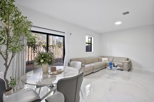 178 SE 33rd Ter, Homestead, FL 33033