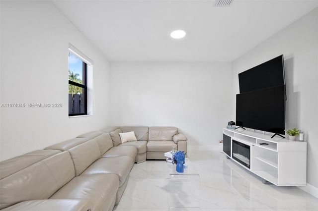 178 SE 33rd Ter, Homestead, FL 33033