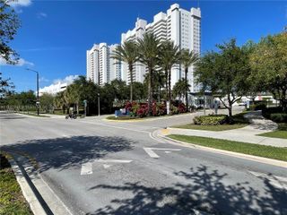 14951 Royal Oaks Ln 808, North Miami, FL 33181