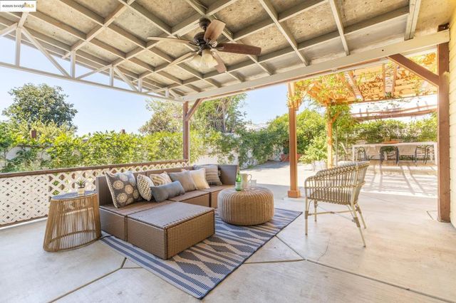 2005 36th Avenue, Oakland, CA 94601