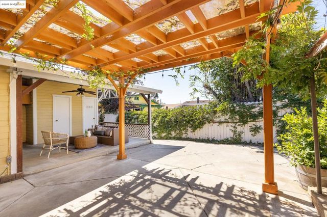 2005 36th Avenue, Oakland, CA 94601