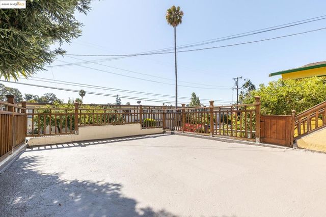 2005 36th Avenue, Oakland, CA 94601