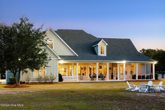 283 Ballast Point Road, Hampstead, NC 28443