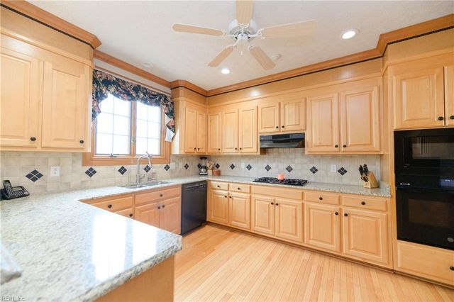 301 Blevins RN, Yorktown, VA 23693