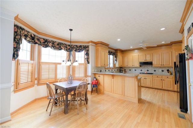 301 Blevins RN, Yorktown, VA 23693