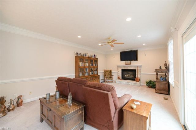 301 Blevins RN, Yorktown, VA 23693