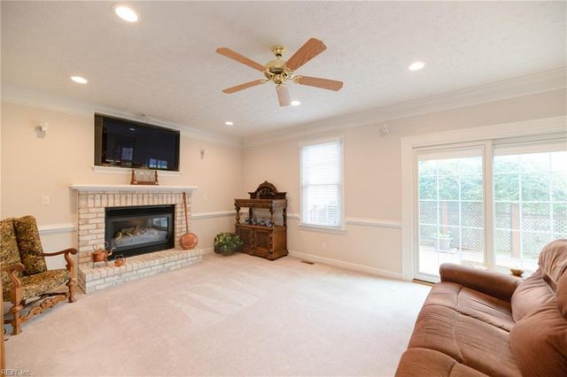 301 Blevins RN, Yorktown, VA 23693