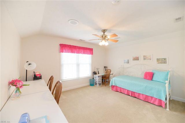 301 Blevins RN, Yorktown, VA 23693