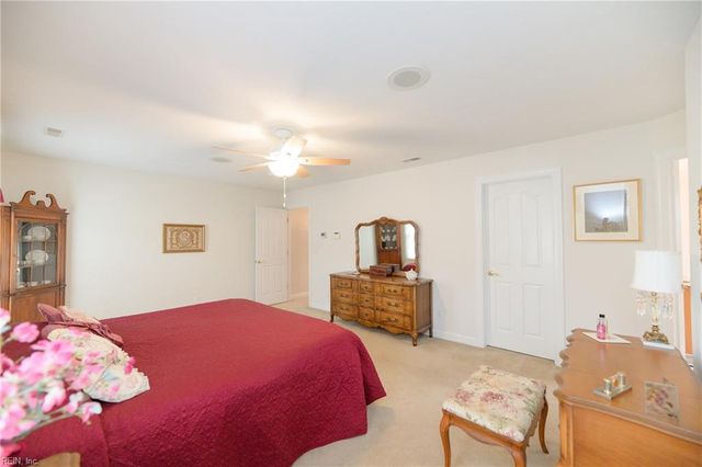 301 Blevins RN, Yorktown, VA 23693