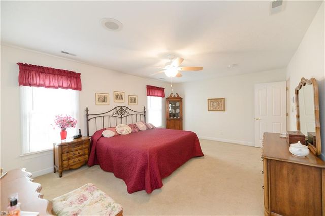 301 Blevins RN, Yorktown, VA 23693