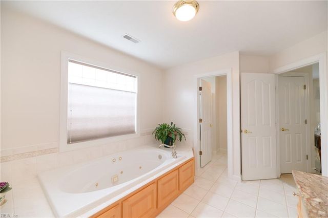 301 Blevins RN, Yorktown, VA 23693