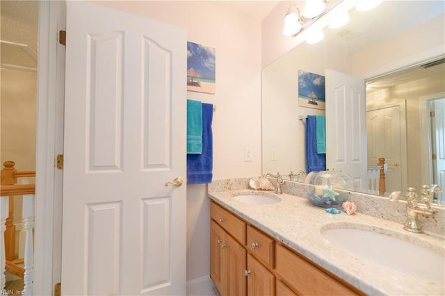 301 Blevins RN, Yorktown, VA 23693