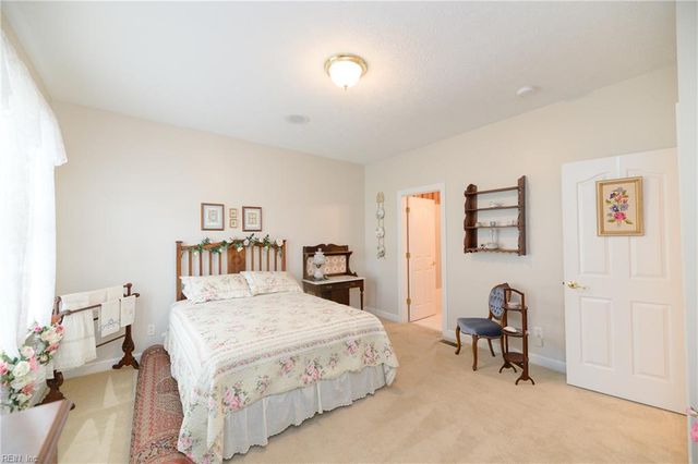 301 Blevins RN, Yorktown, VA 23693