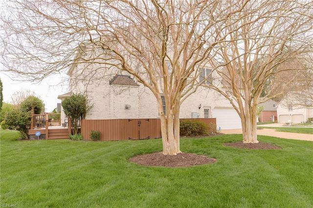 301 Blevins RN, Yorktown, VA 23693