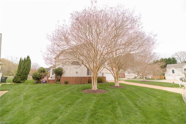 301 Blevins RN, Yorktown, VA 23693