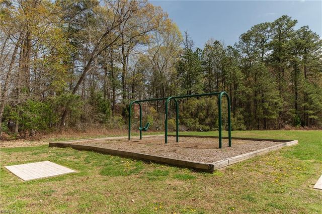 301 Blevins RN, Yorktown, VA 23693