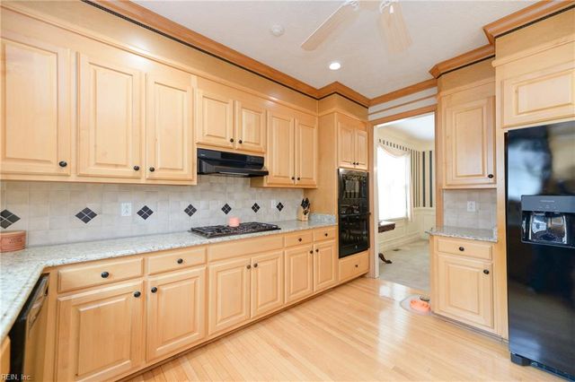 301 Blevins RN, Yorktown, VA 23693