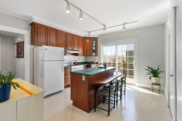 21 Montague St, Arlington, MA 02474