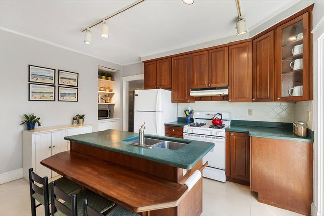 21 Montague St, Arlington, MA 02474